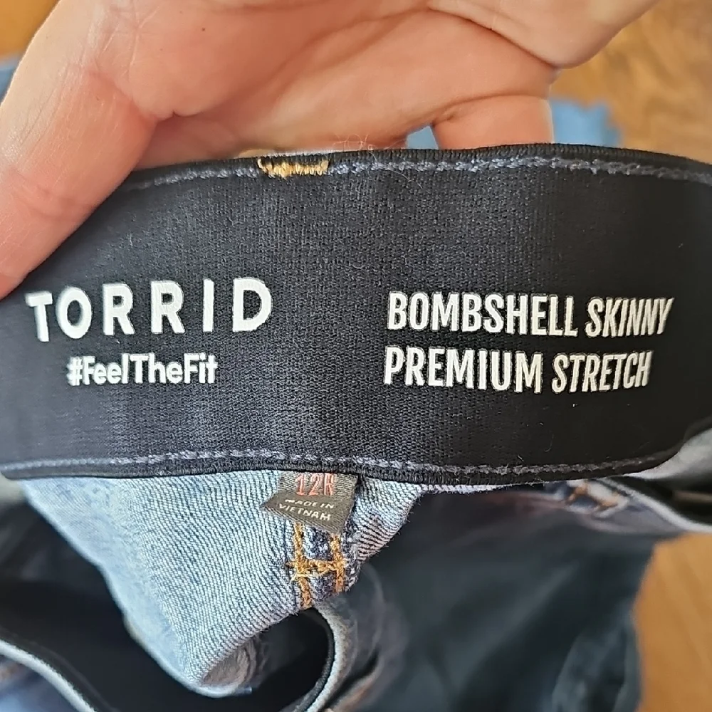Torrid Bombshell Skinny Blue Denim Jeans with Stonewashed Finish. 2 Pairs - Picture 2 of 2